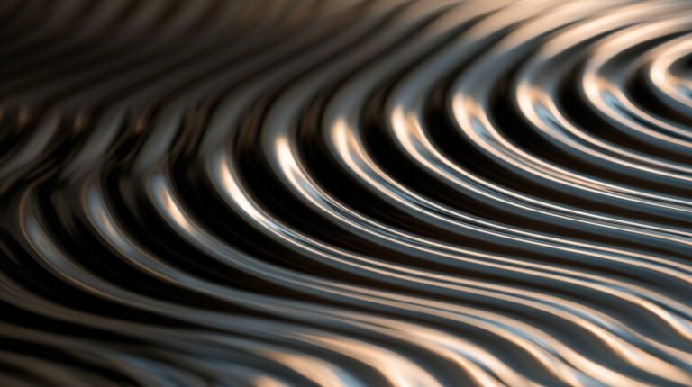 Smooth undulating ridges in a reflective liquid surface